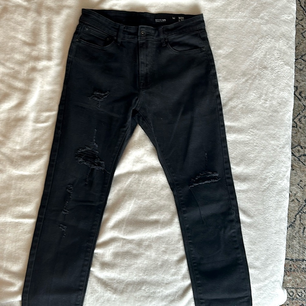 Distressed Black Slimfit Jeans WXYZ